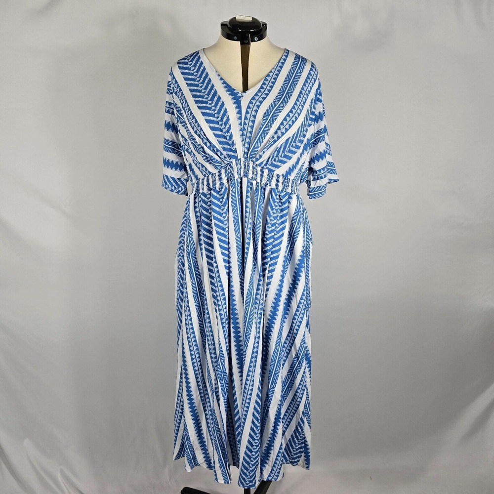NWT Bloomchic Dress Short Sleeve Geometric Split Hem Blue White Plus Size 2X